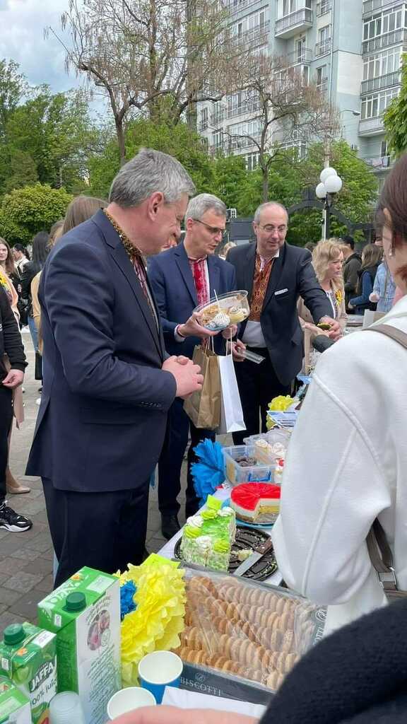 z-dnem-narodzhennia-ridnyj-universytete-13