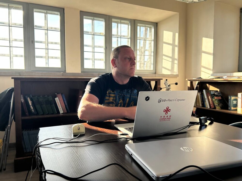 photo_5242478365179507632_y