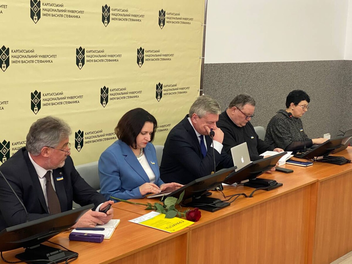 photo_5256036803842612385_y