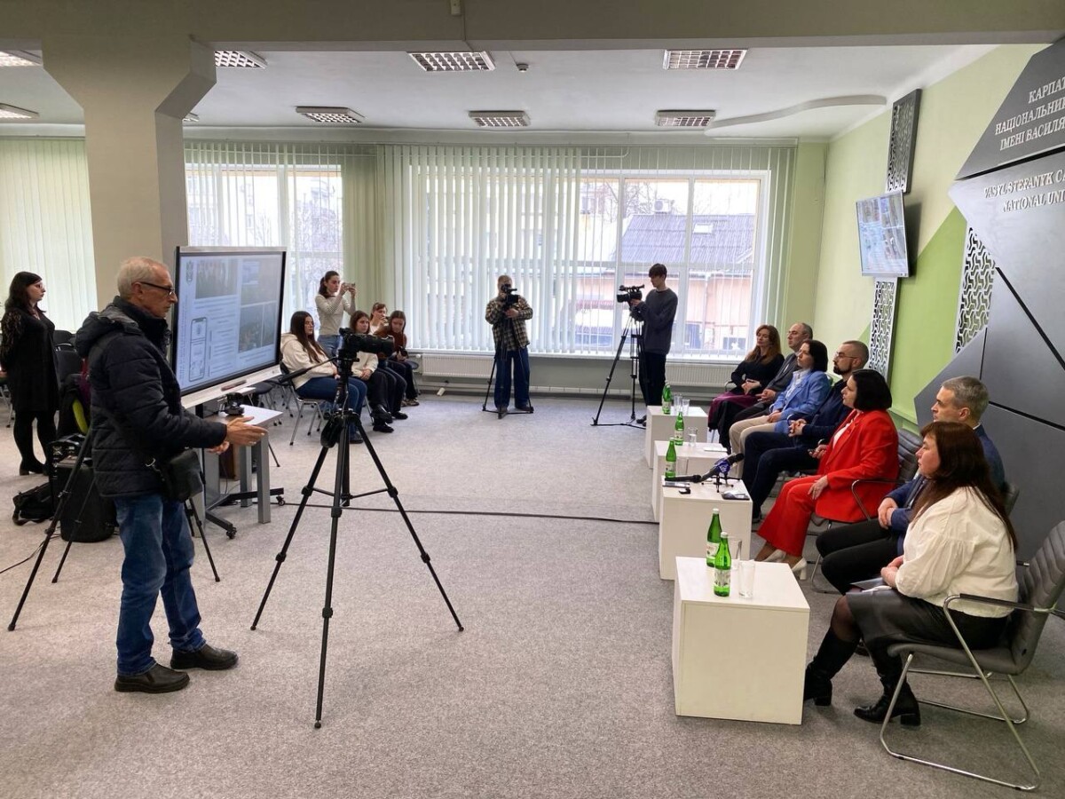 photo_5258288603656295934_y