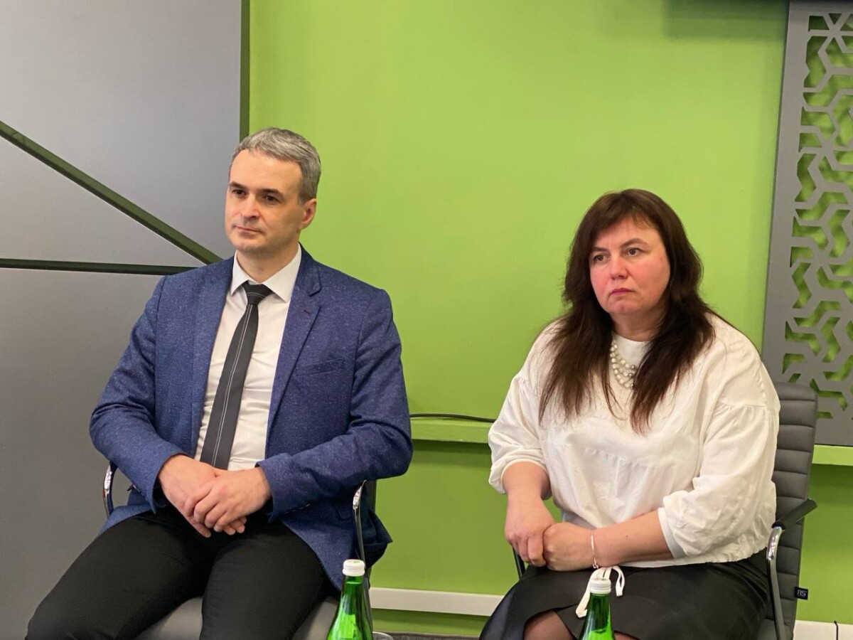 photo_5258478351016466543_y